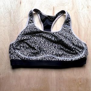 Nike sports bra size medium
